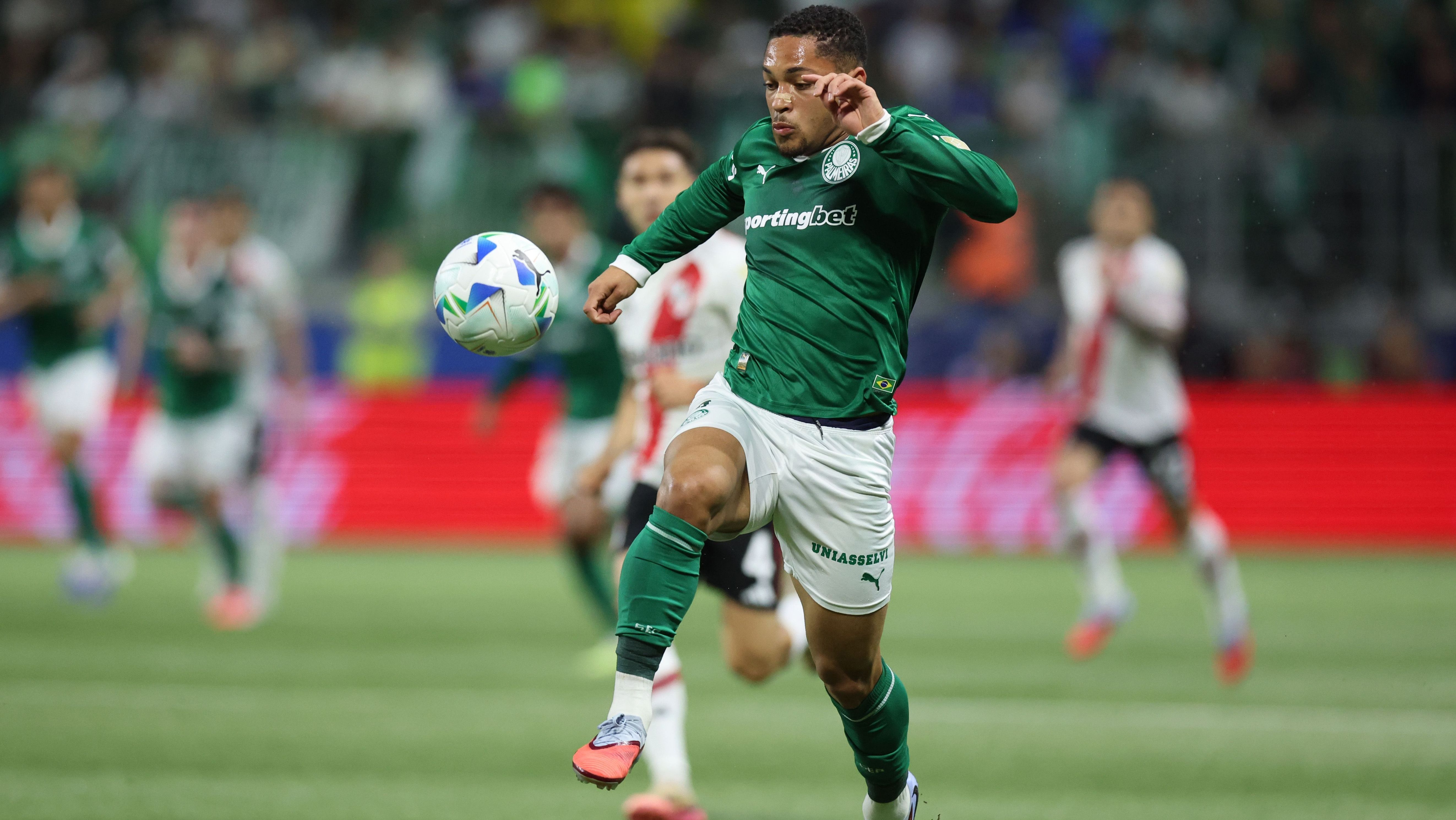Vitor Roque em Palmeiras x River Plate pela Libertadores