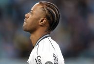 Zagueiro do Botafogo sofre grave lesão no joelho e só deve voltar em 2026