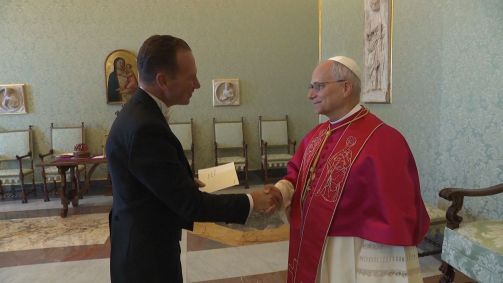 Papa Leão XIV junto do embaixador dos Estados Unidos no Vaticano, Brian Burch
