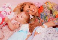 Paris Hilton abraça maternidade e lança série infantil para ver em família