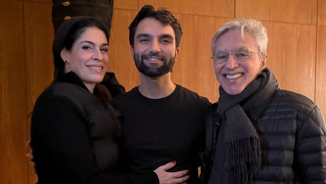 Após ser criticada, Paula Lavigne aparece com Silva: “Todinha pra ele”