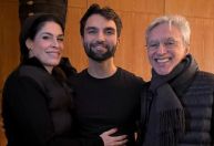 Após ser criticada, Paula Lavigne aparece com Silva: "Todinha pra ele"