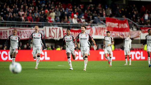 Jogadores do Flamengo comemoram classificam nos pênaltis na Libertadores