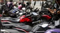 Prefeitura de SP rejeita pedido da Uber para operar serviço de mototáxi