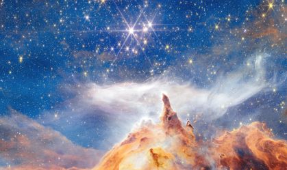 James Webb registra berçário de estrelas em "montanha" de poeira cósmica