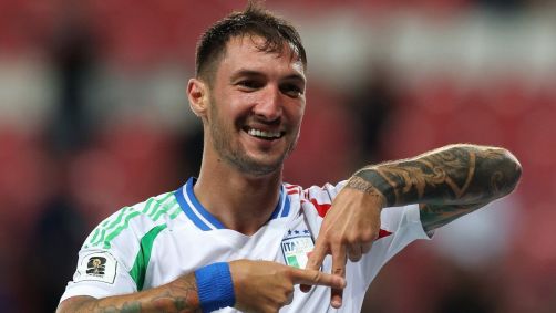 Matteo Politano, jogador da Itália, comemorando o seu gol contra Israel, pelas Eliminatórias para a Copa do Mundo de 2026