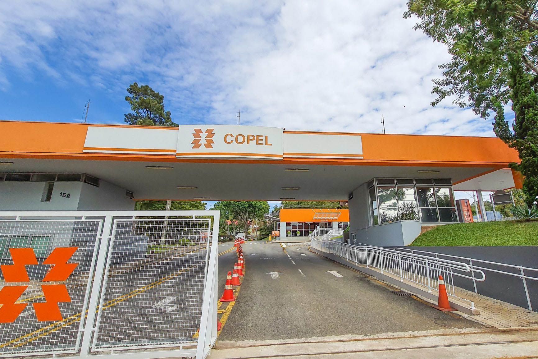 Imagem de destaque do post: Mais de 60 mil domicílios permanecem sem energia após temporal no Paraná