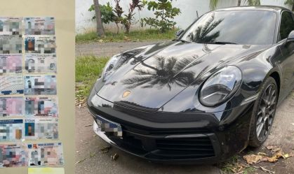 Homem é preso com CNHs internacionais falsificadas dentro de Porsche na BA