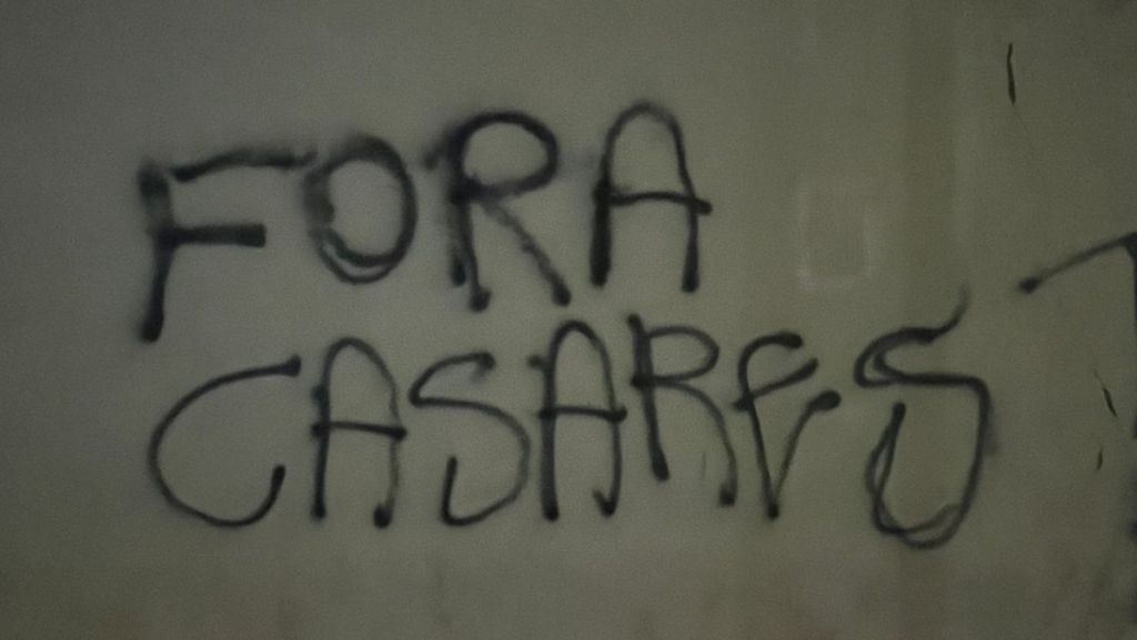 "Fora Casares", protestou a torcida do São Paulo após eliminação para a LDU. pelas quartas da Libertadores
