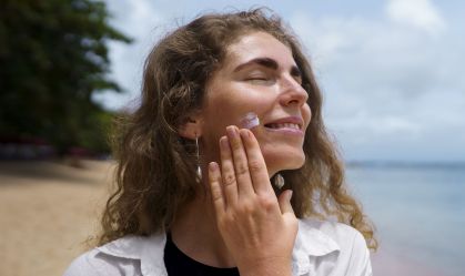 Geração Z e o movimento anti-protetor solar: quais os riscos da prática?