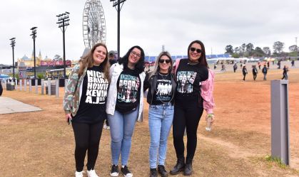 Fãs dos Backstreet Boys elegem camisetas temáticas para show da banda; veja