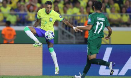 Raphinha no duelo entre Brasil e Bolívia, em 2023, pelas Eliminatórias da Copa