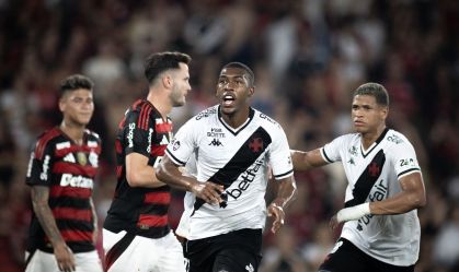 Rayan comemora seu gol pelo Vasco contra o Flamengo
