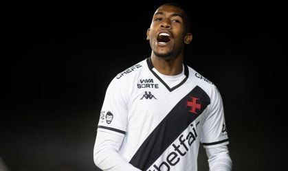 Rayan comemora gol contra o Cruzeiro