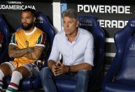 Torcida do Fluminense vaia e xinga Renato em eliminação na Sul-Americana