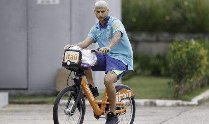 Ancelotti lamenta lesão de Pedro e explica nova chance a Richarlison