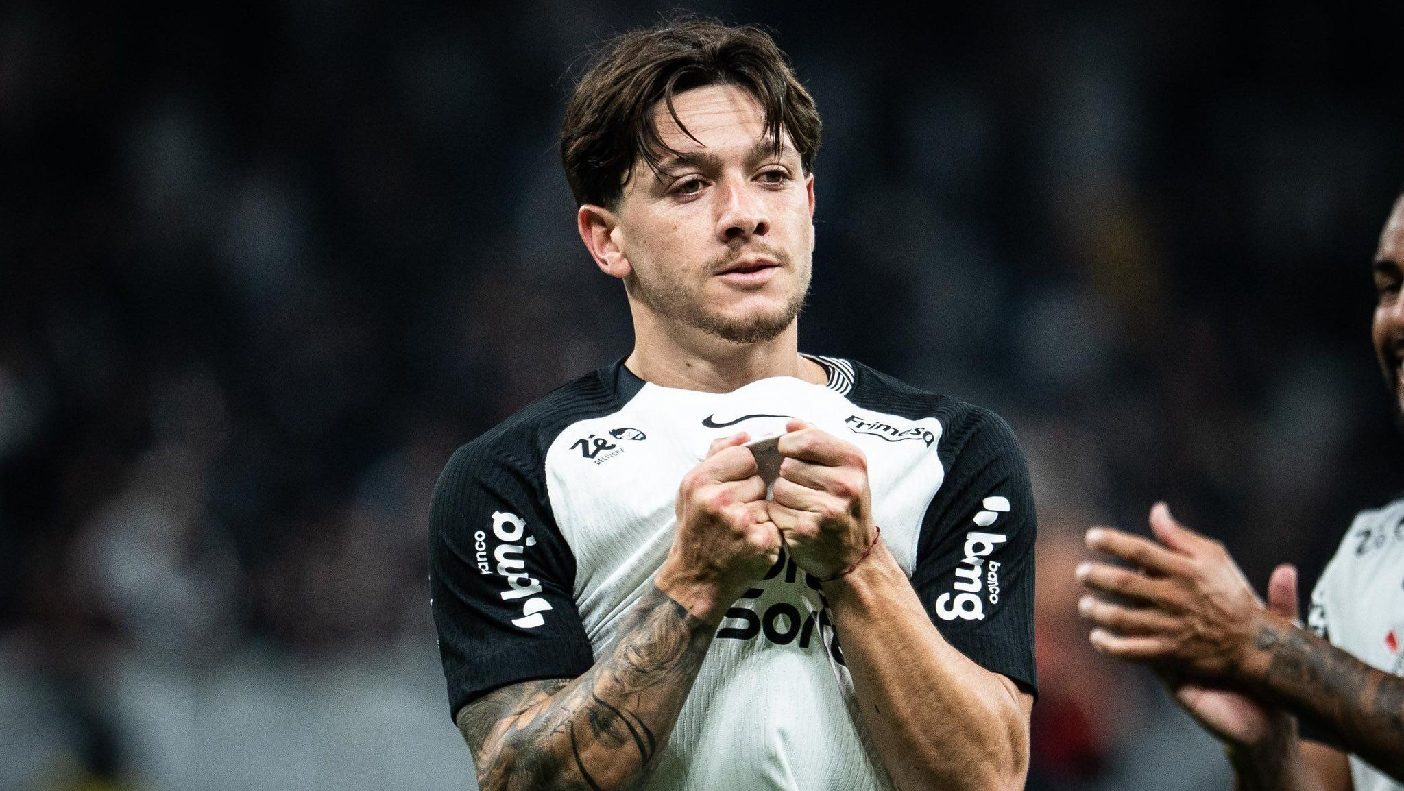 Corinthians confirma lesão de Rodrigo Garro; saiba detalhes