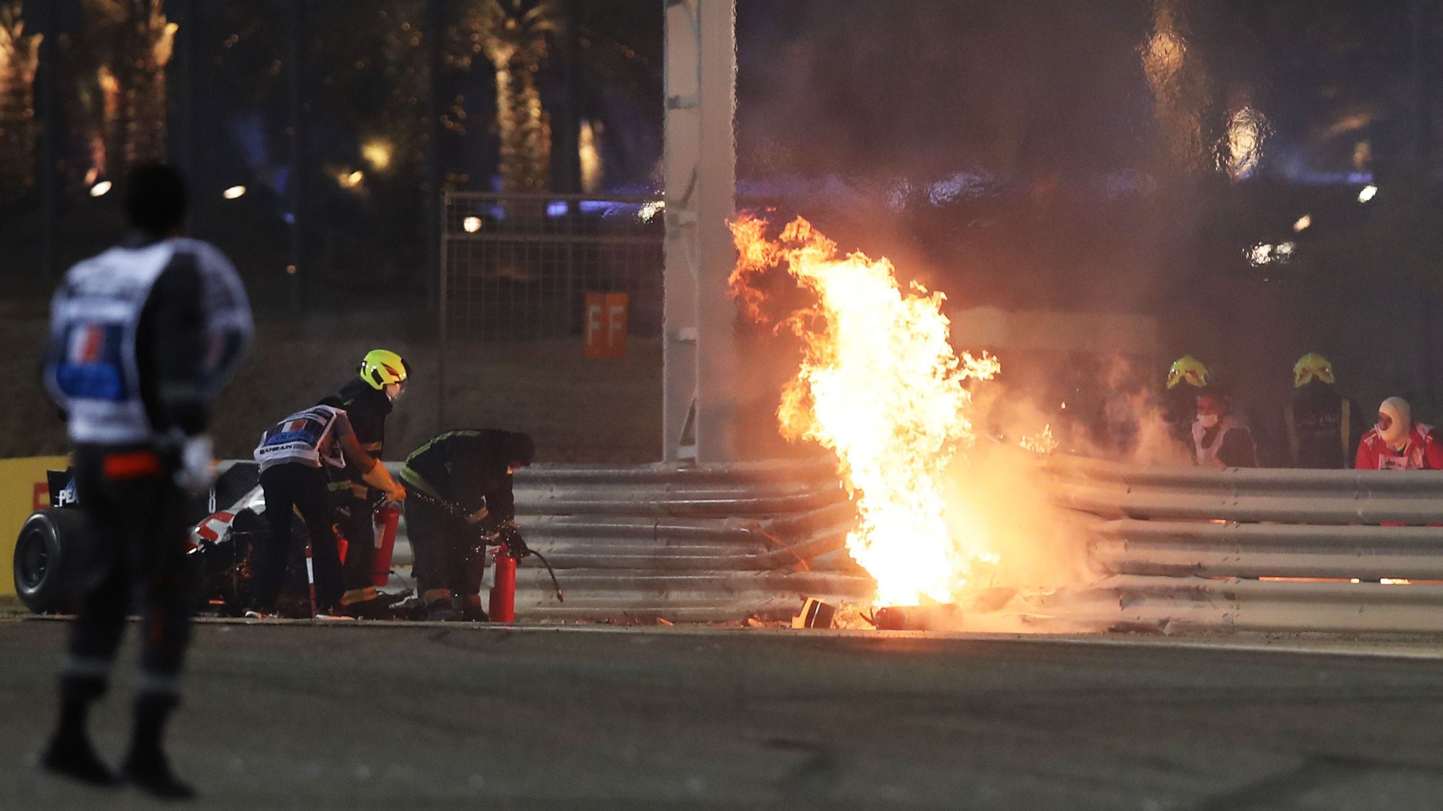 Acidente sofrido por Grosjean em 2020, no Bahrein • Tolga Bozoglu - Pool/Getty Images