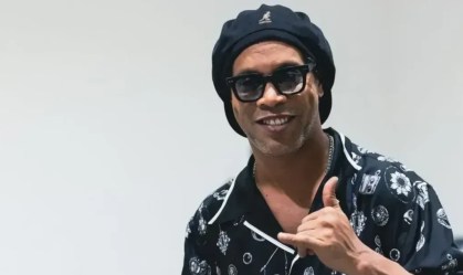 Ronaldinho Gaúcho será responsável por entregar a Bola de Ouro