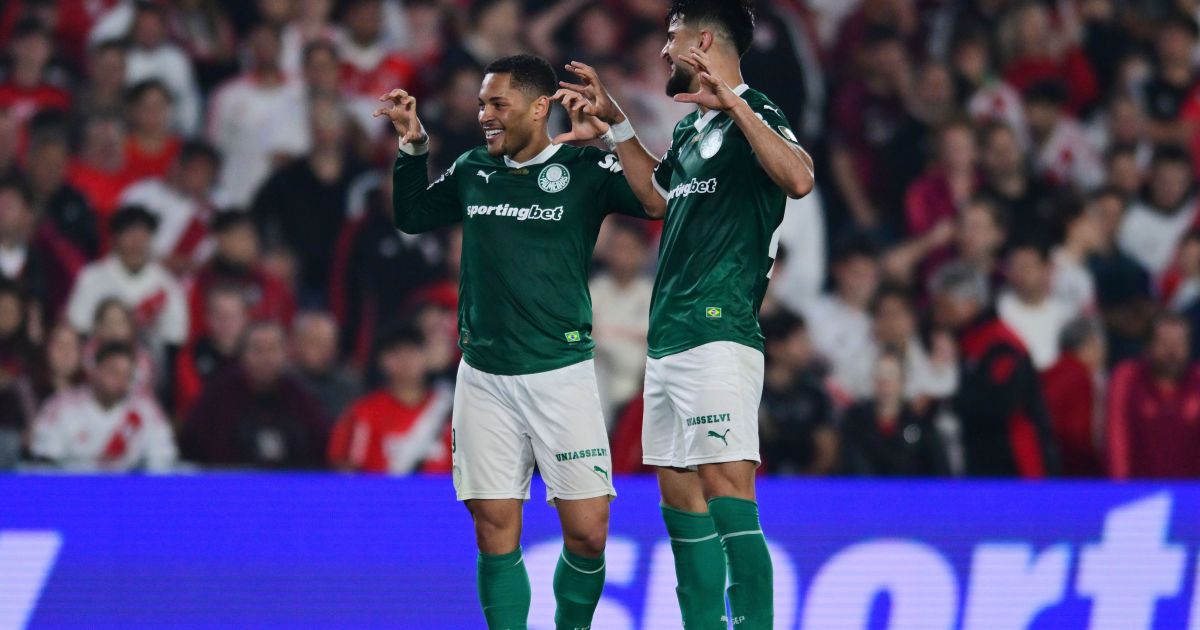 Receitas maiores, dívidas também: os contrastes entre Palmeiras e River