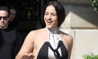 Rosalía aposta em nova tendência na Semana de Moda de Paris