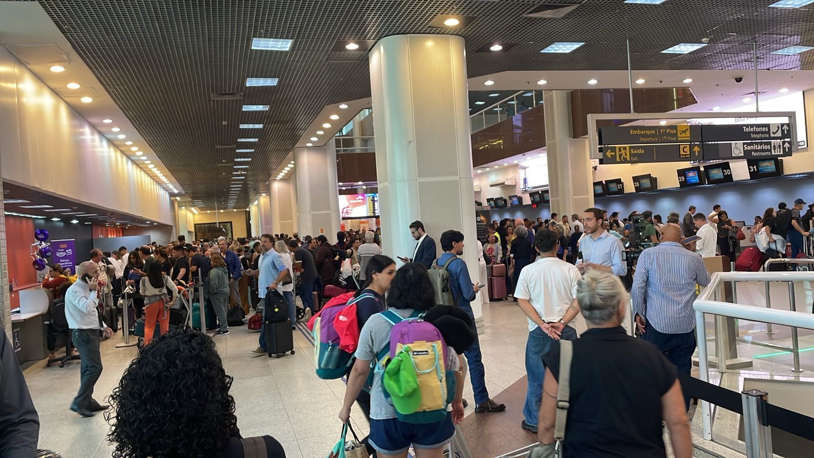 saguão santos dumont lotado