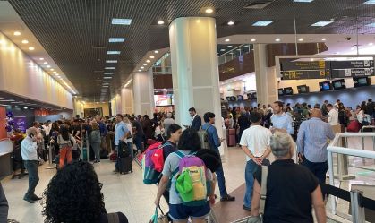 Mais de 60 voos são afetados por óleo na pista do Aeroporto Santos Dumont