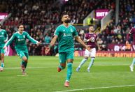 Com pênalti no fim, líder Liverpool vence Burnley e segue 100% no Inglês