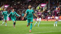 Com pênalti no fim, líder Liverpool vence Burnley e segue 100% no Inglês