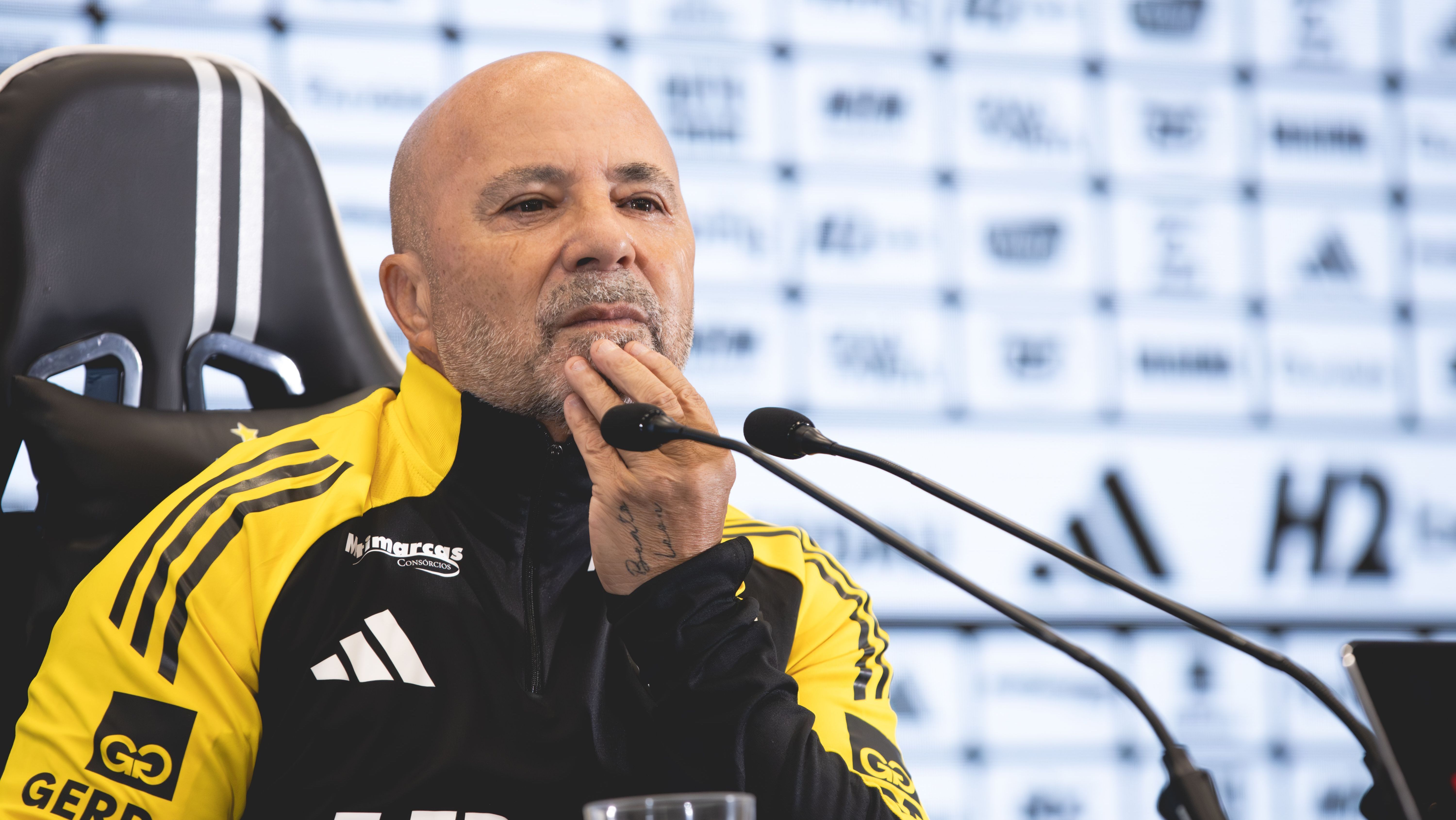 Jorge Sampaoli foi apresentado no Atlético