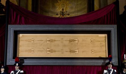 Pesquisadores acham evidências que contestam autenticidade do Santo Sudário