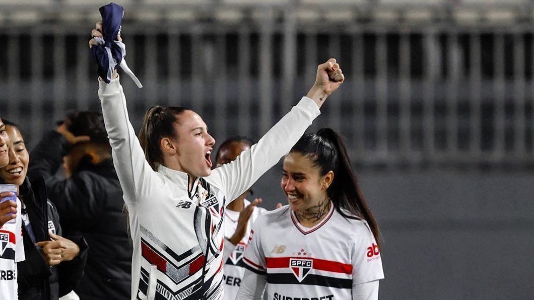 São Paulo comemorando a classificação à semifinal da Copa do Brasil Feminina