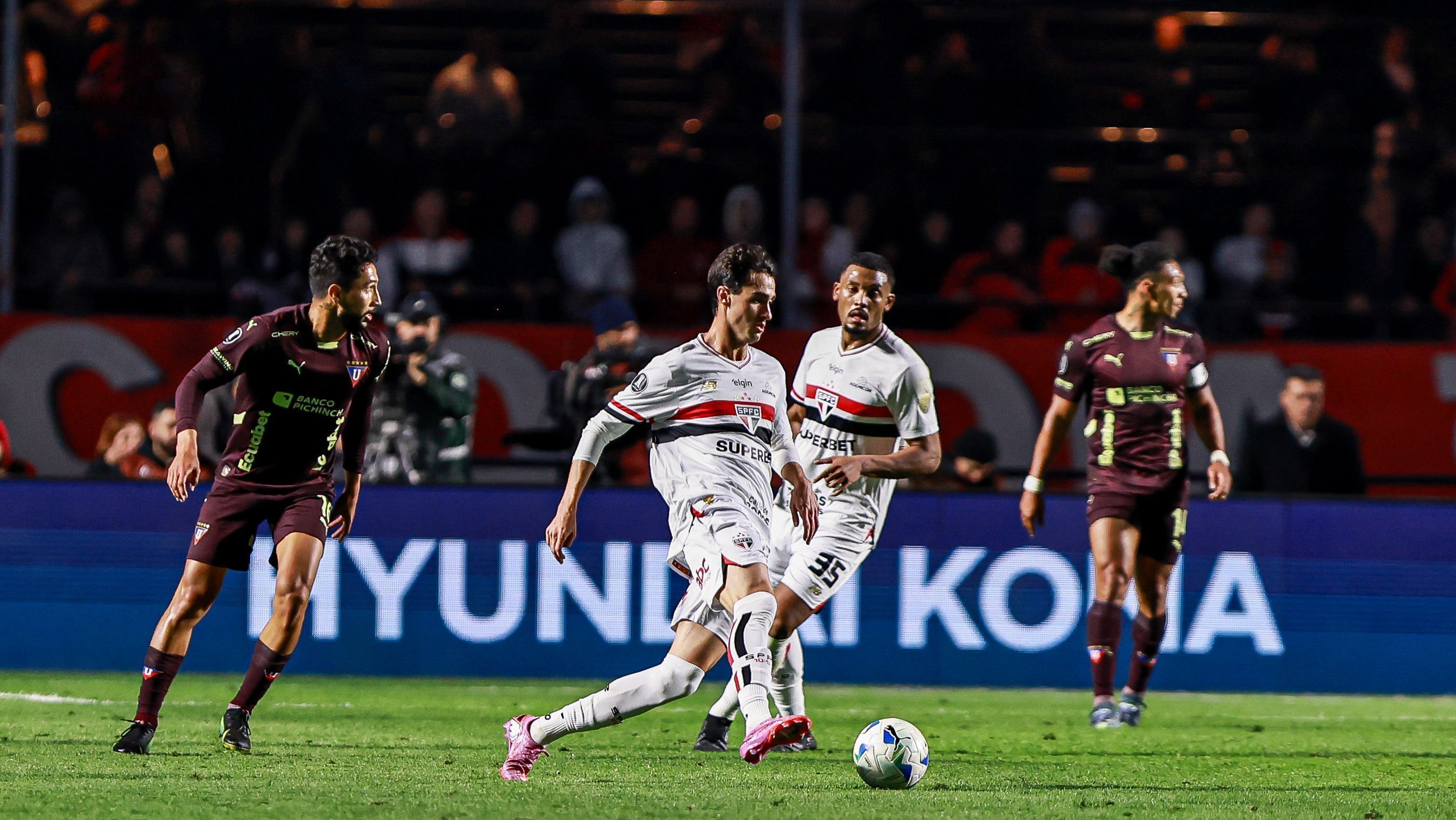 Lance de São Paulo x LDU, pela Libertadores