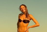 Sasha Meneghel posa de biquíni em viagem à Itália