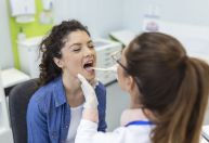 Ataque cardíaco pode ser causado por bactérias comuns da boca, diz estudo