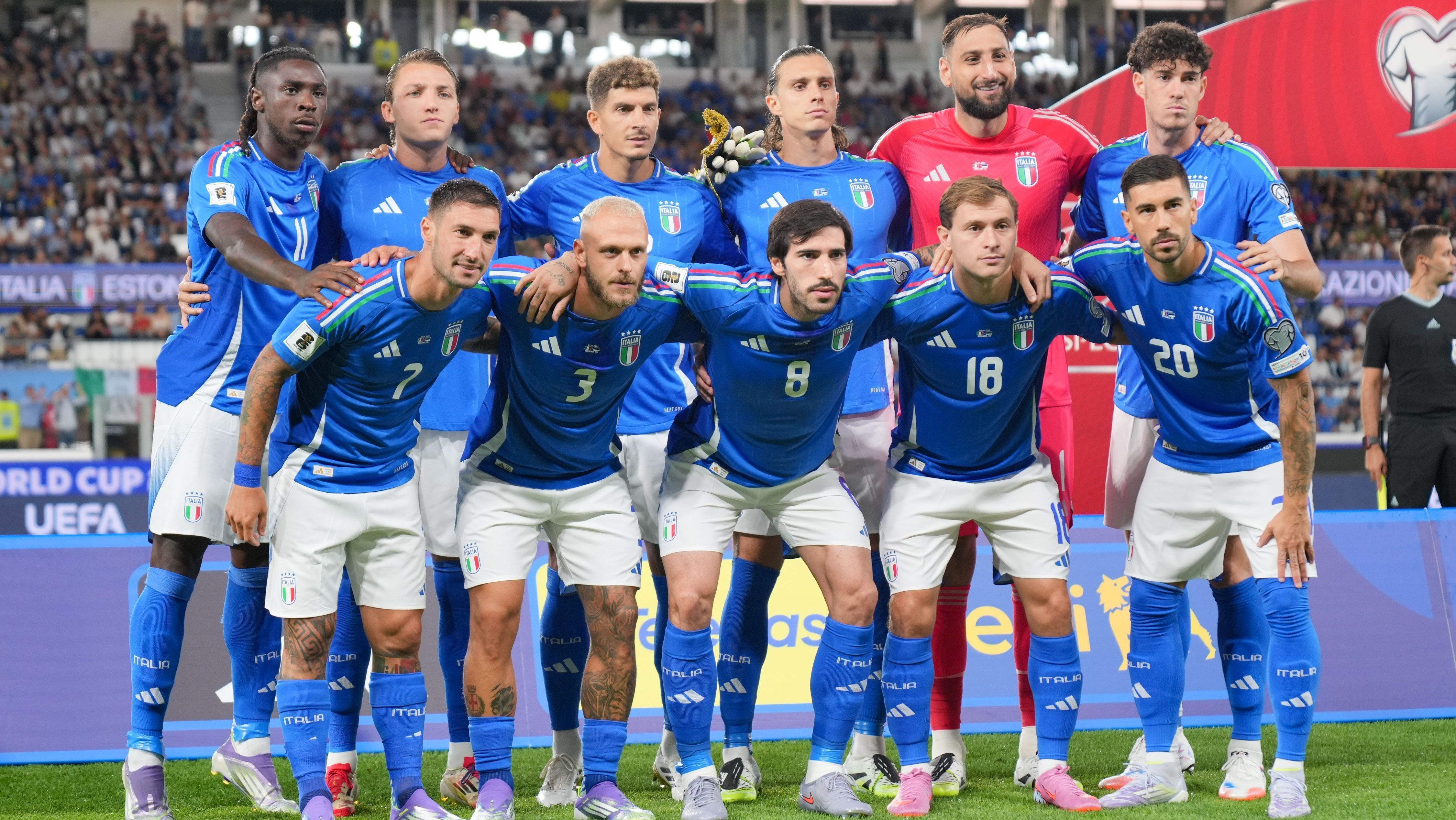 Seleção da Itália em partida contra a Estônia nas Eliminatórias da Copa