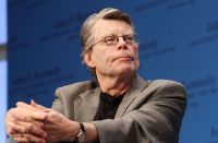 Stephen King se desculpa por comentário após morte de Charlie Kirk