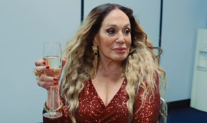Susana Vieira vira Mariah Carey tentando tirar CPF em vídeo