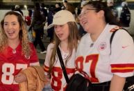 NFL no Brasil: "swifties" invadem jogo entre Chargers x Chiefs