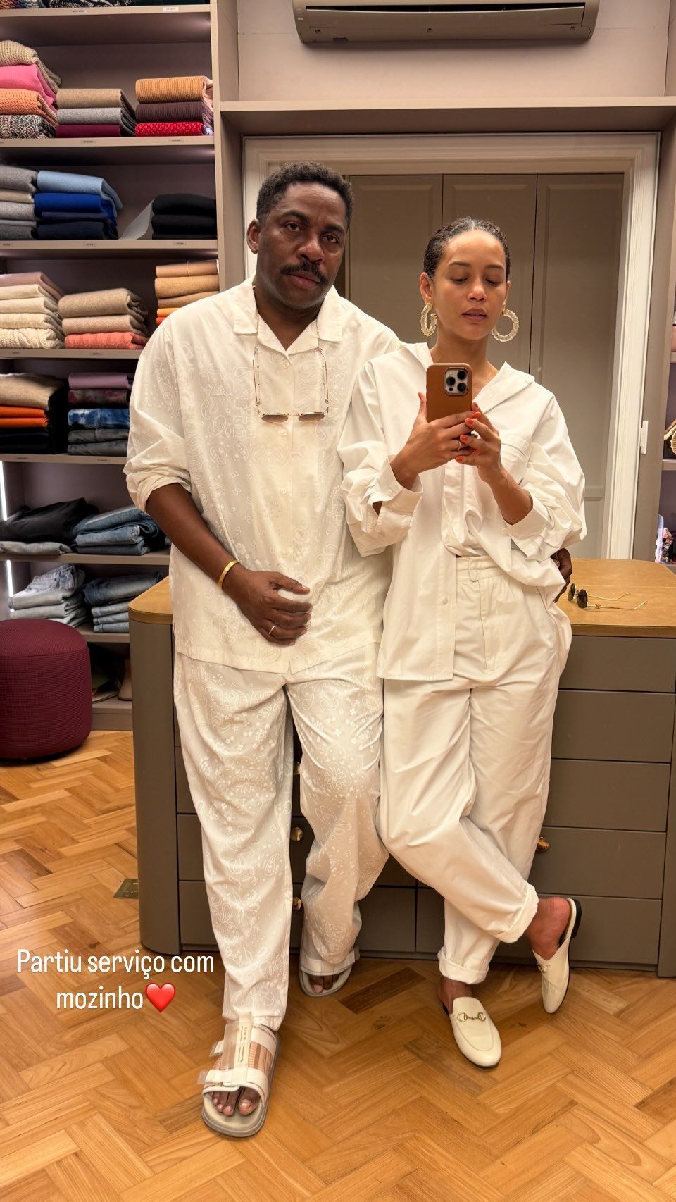 Taís Araújo e Lázaro Ramos combinam looks para trabalho • Instagram / Taís Araújo