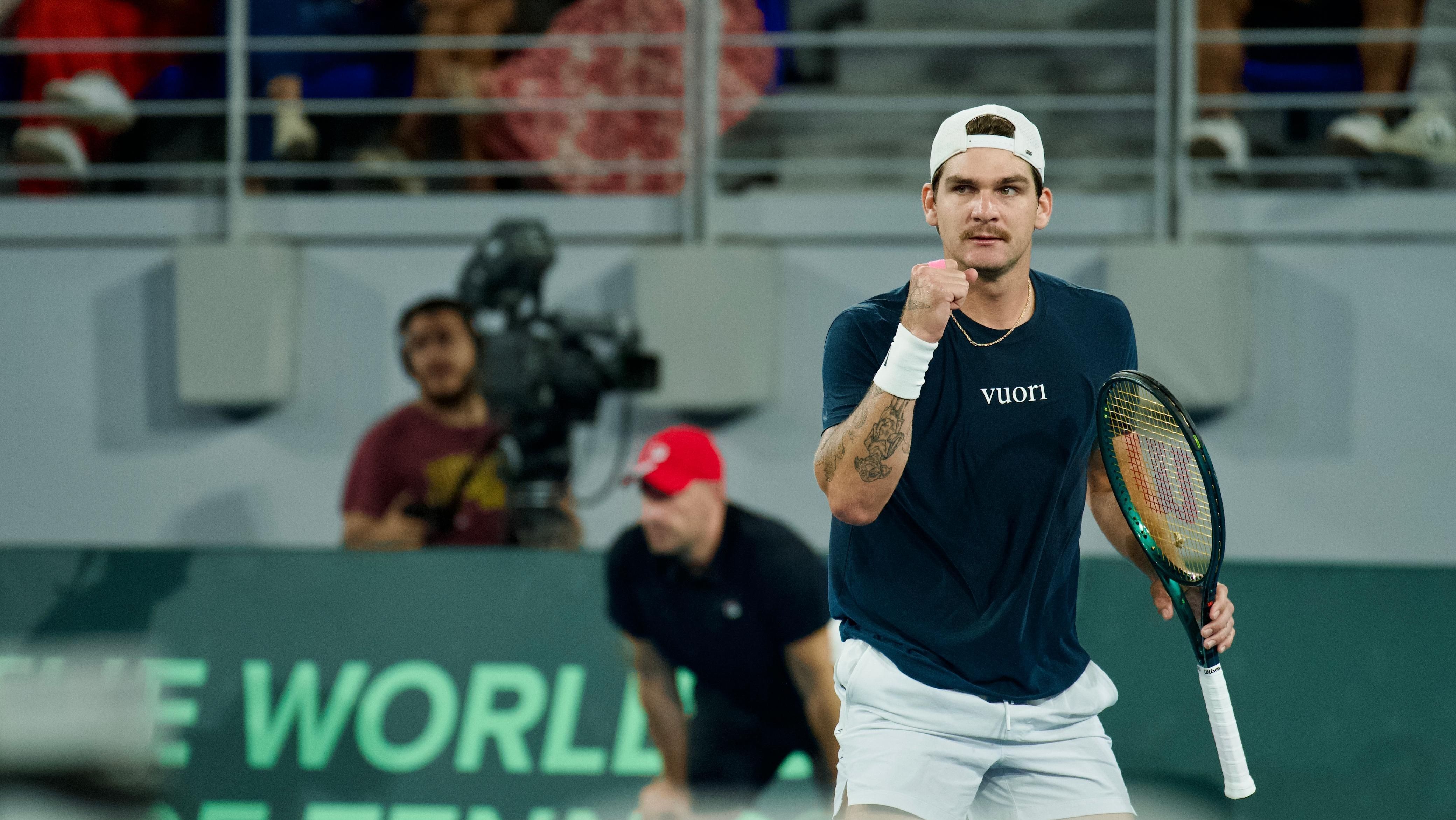 Thiago Wild celebrando um ponto contra Stefanos Tsitsipas na Copa Davis