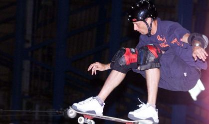 Skate de Tony Hawk é leiloado por R$ 6,12 milhões e quebra recordes