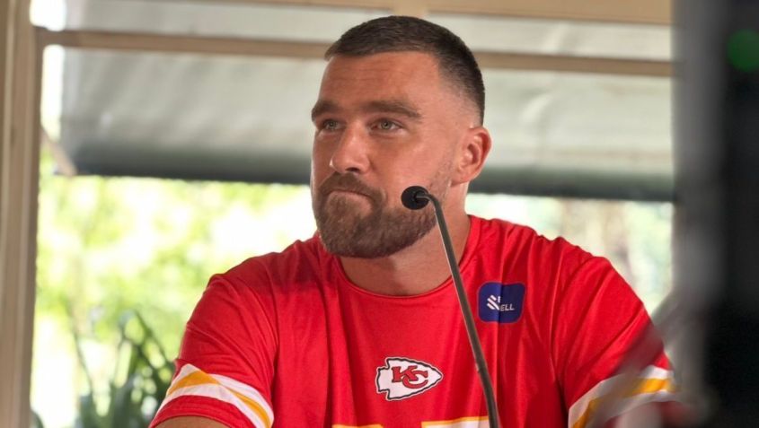 Travis Kelce jogador em entrevista coletiva antes do jogo na Neo Química Arena • CNN