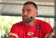 NFL: Travis Kelce faz mistério sobre presença de Taylor Swift no Brasil