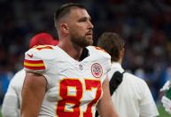 Noivo de Taylor Swift, Travis Kelce admite culpa em lesão de amigo em SP
