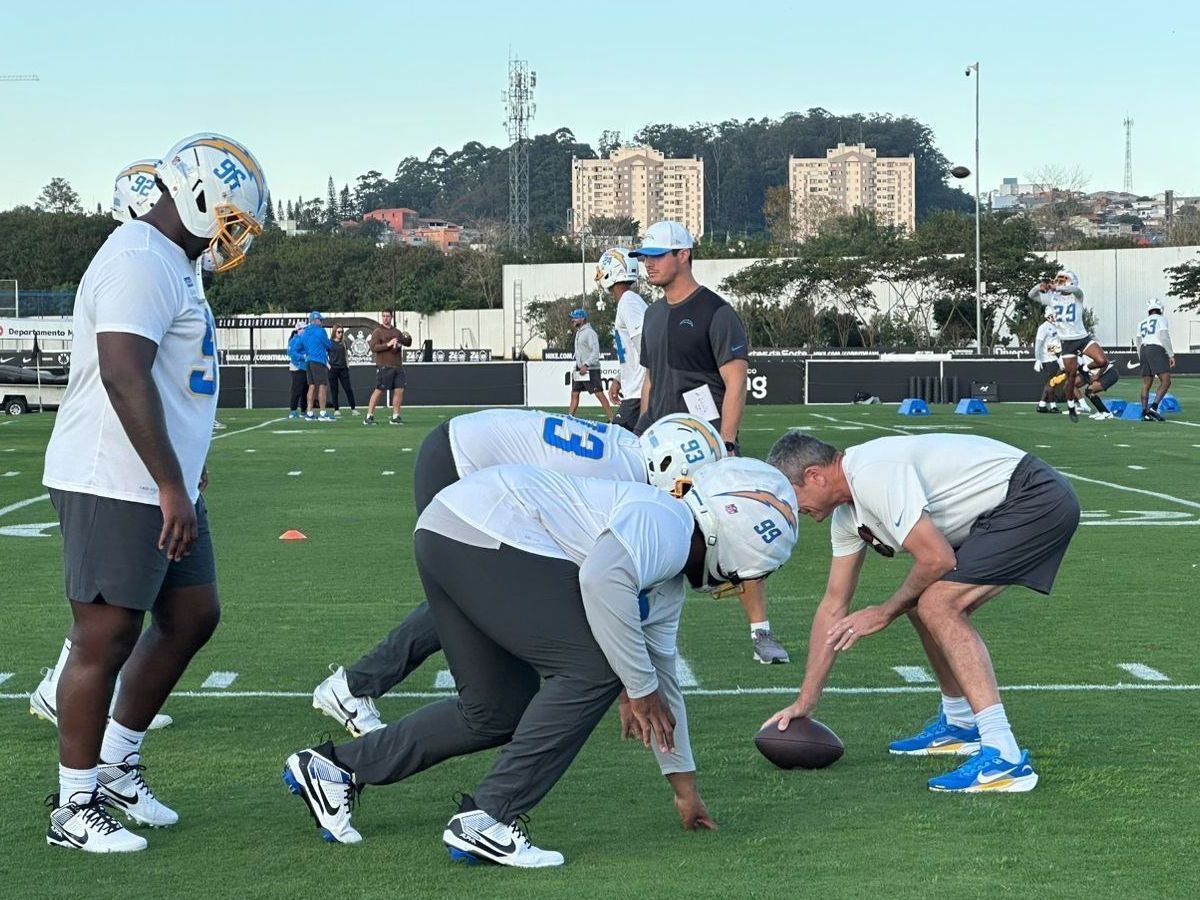 Chargers treinam no CT do Corinthians para jogo da NFL Brasil