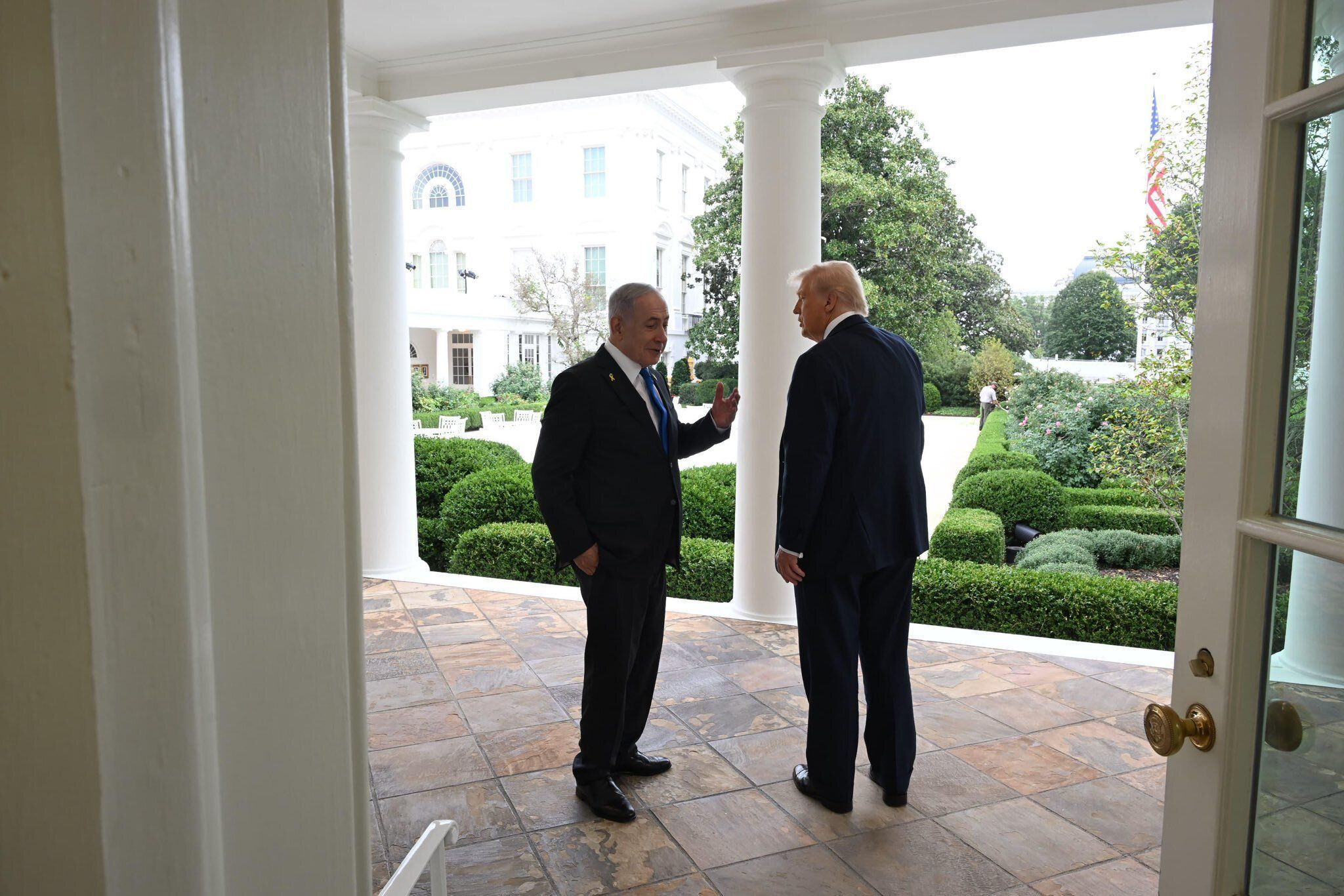 Presidente dos EUA, Donald Trump, e premiê de Israel, Benjamin Netanyahu, se reúnem na Casa Branca