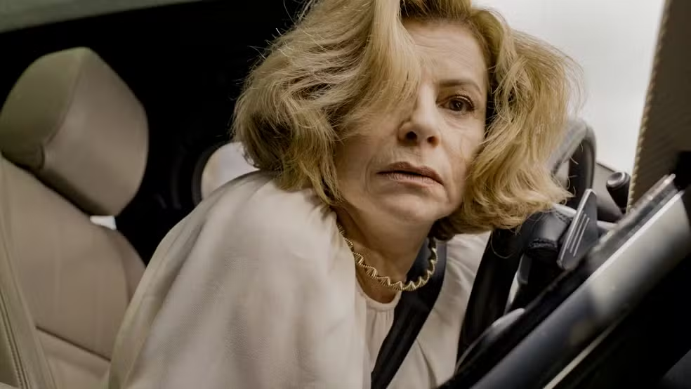 “Vale Tudo”: Odete Roitman é perseguida e sofre atentado