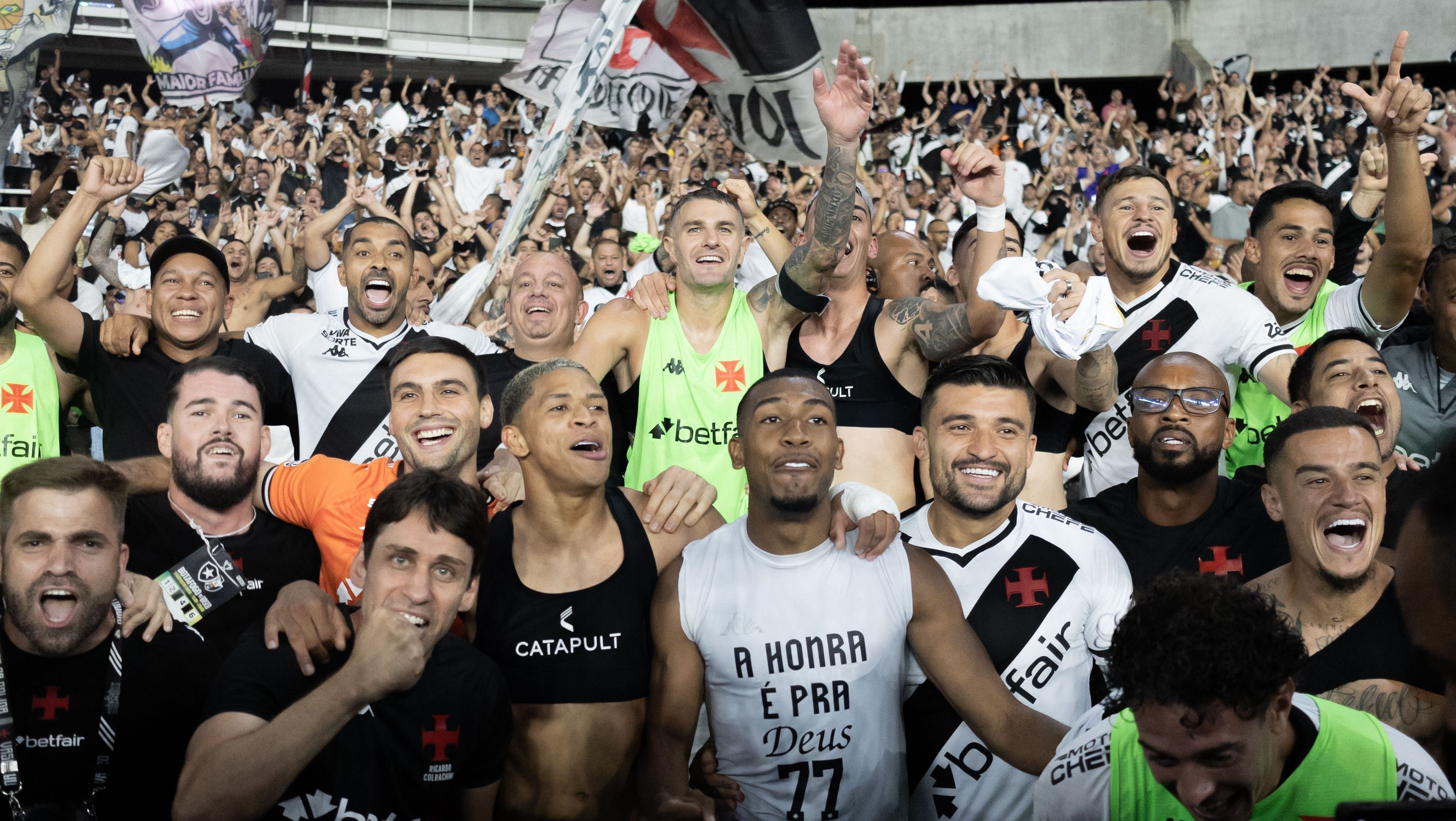 Vasco comemora classificação na Copa do Brasil
