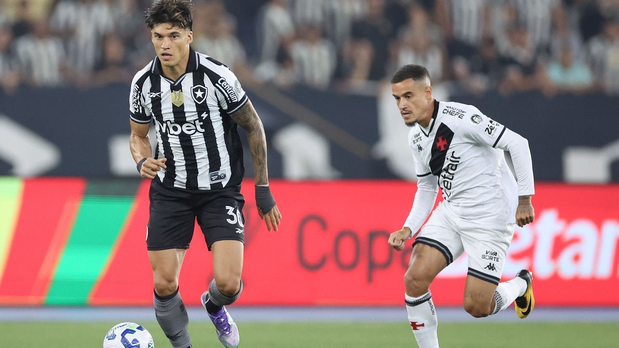Lance de Botafogo x Vasco, pelas quartas de final da Copa do Brasil